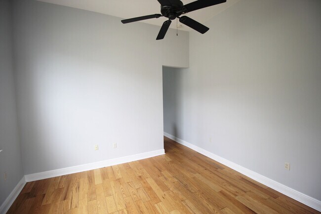 Building Photo - 1124 N Johnson St