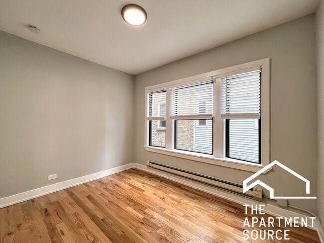 Building Photo - 4409 N Wolcott Ave