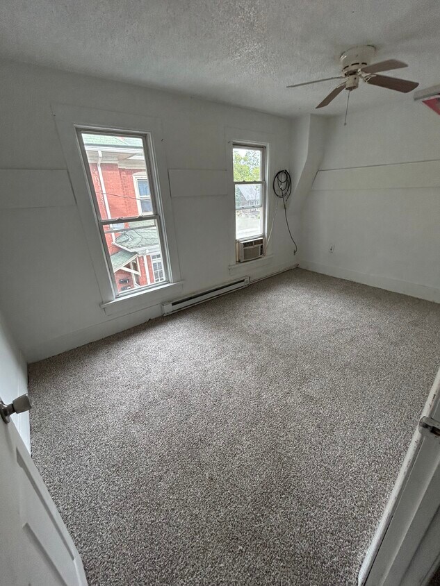 Foto principal - 31 N Fairview St