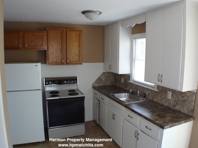 Building Photo - Recently Renovated 2 Bed 1 Bath Home With ...