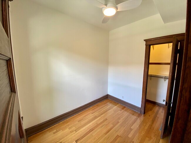 Foto del edificio - 2439 N Seminary Ave