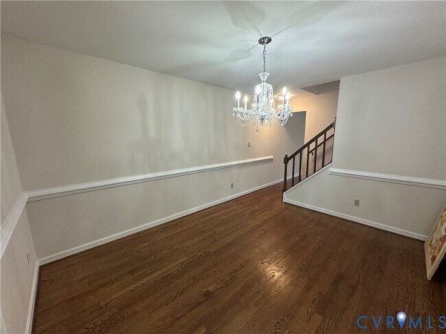 Foto del edificio - 4027 Bush Lake Pl