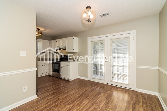 Foto del edificio - 4947 Farmstead Ct NE