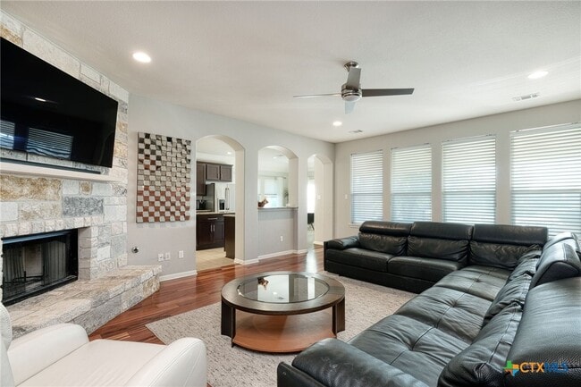 Building Photo - 4362 Green Tree Dr