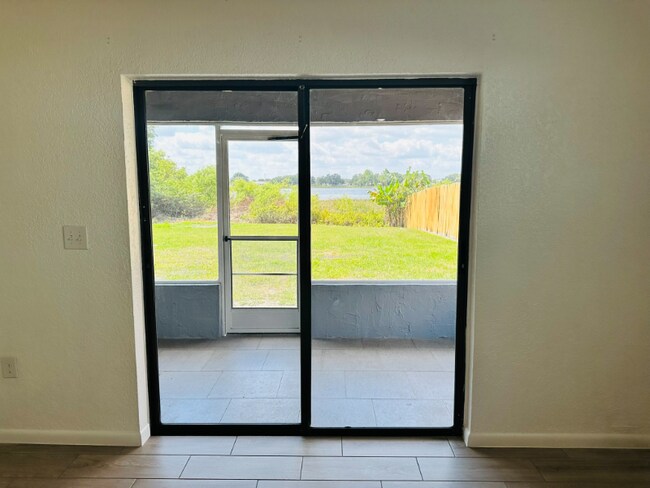 Foto del edificio - 5645 Struthers Ct