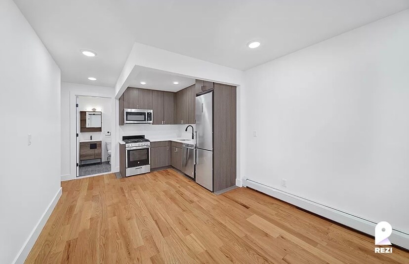 Primary Photo - 369 E 21st St