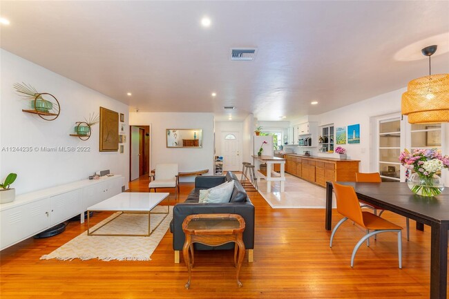 Building Photo - 6845 SW 57th Ter