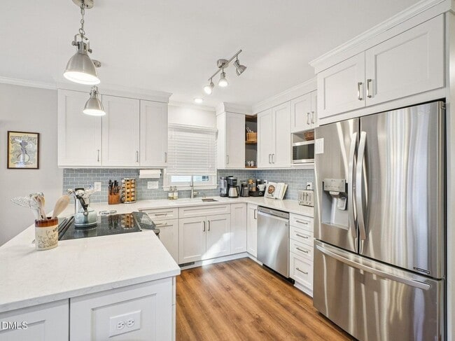 Building Photo - 204 Leeward Ct