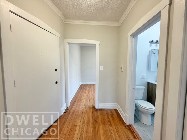 Foto del edificio - 1510 N Kedzie Ave