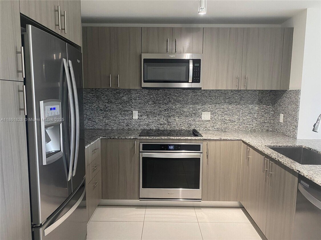 Foto principal - 5350 NW 84th Ave