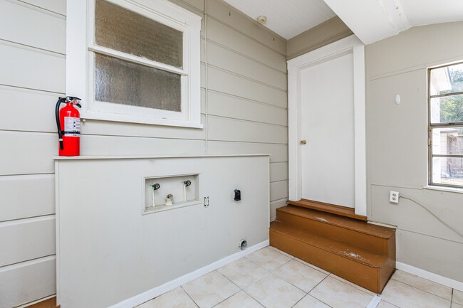Building Photo - 333 Foster Dr