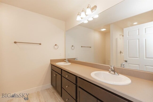 Building Photo - Brand New 4 Bedroom Home