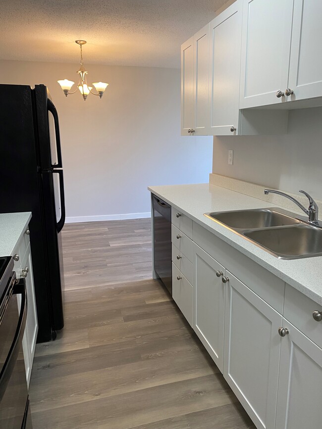 Building Photo - Palisades Manor