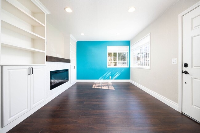 Building Photo - Beautifully Renovated Home with Spacious Y...