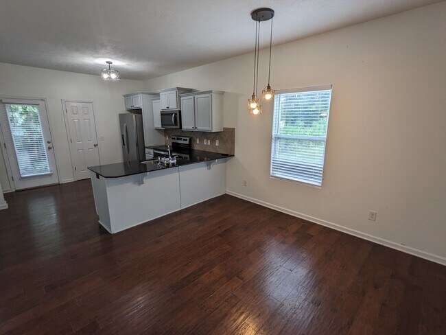 Building Photo - 2 Bedroom Corner Unit Townhome in Prosperi...