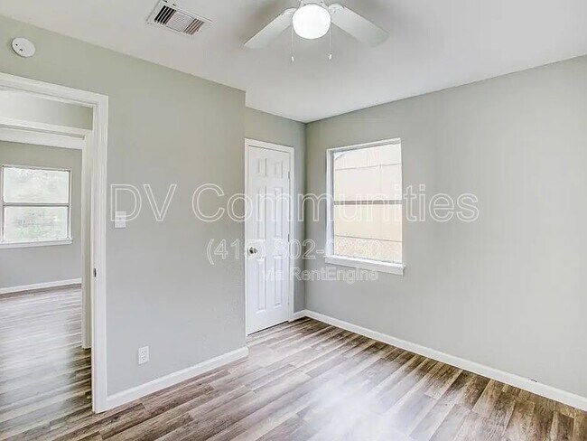 Foto del edificio - 9317 Cathedral Dr