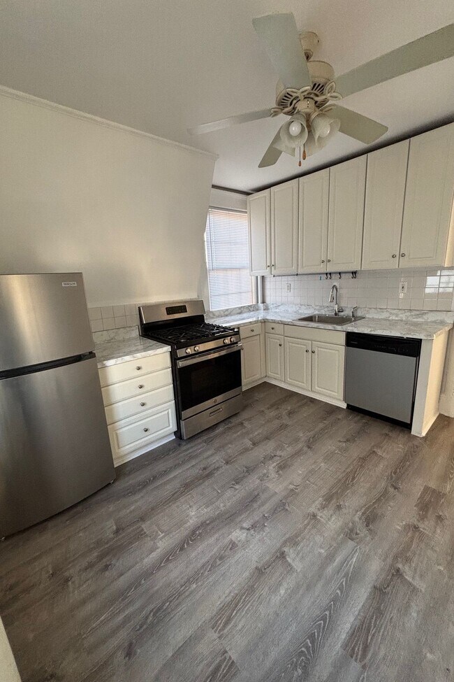 Foto del edificio - 2 Hasbrouck Ave