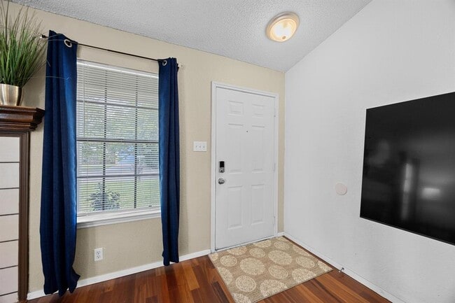 Foto del edificio - 1111 Fairlawn Cove