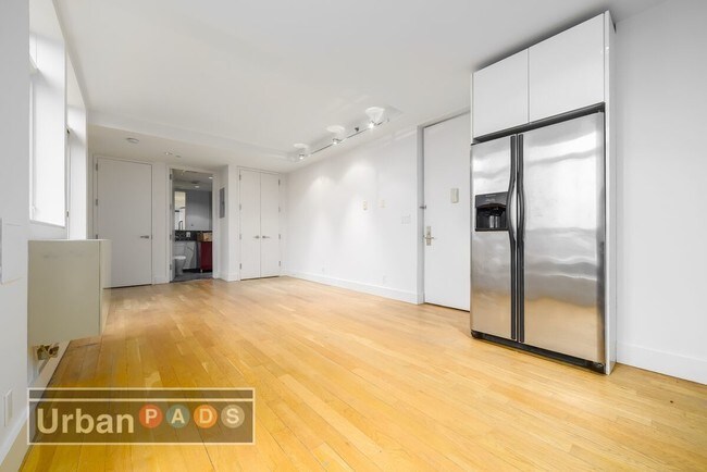 Foto del edificio - 114 Troutman St
