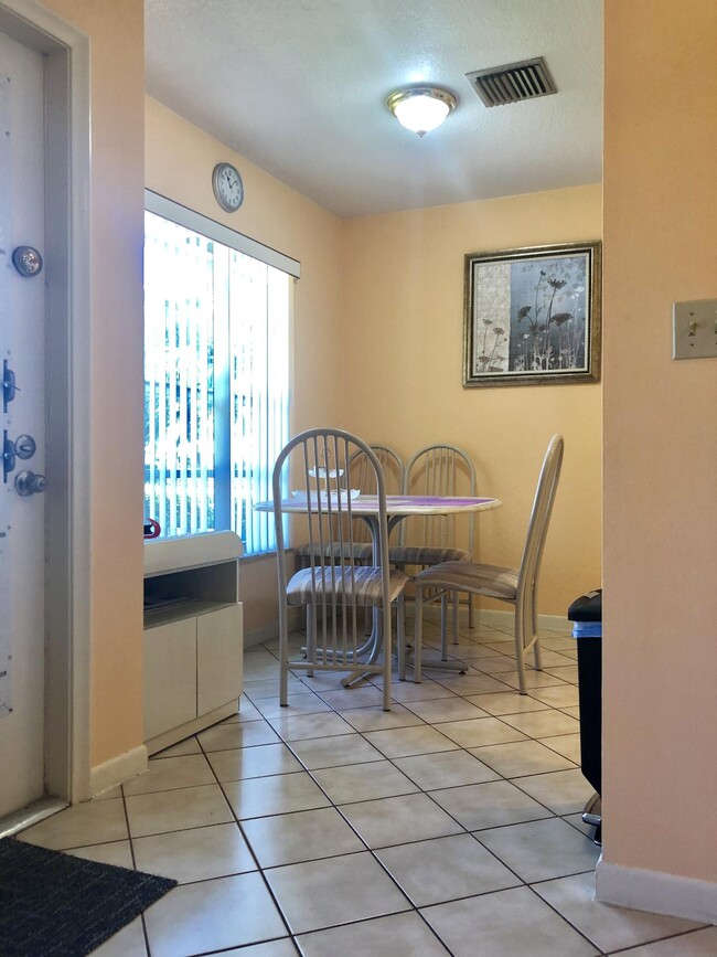 Building Photo - 5368 Privet Pl