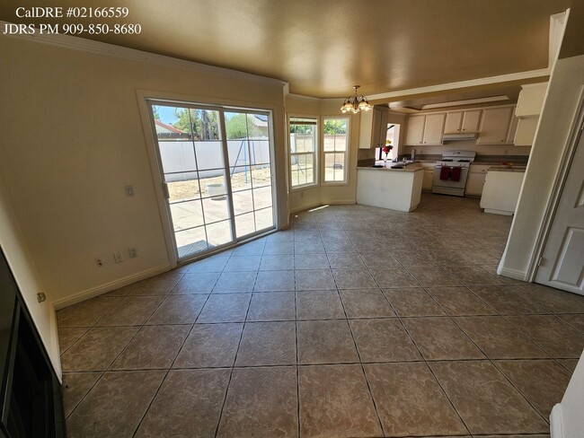 Building Photo - Fontana 3 Bedroom Home
