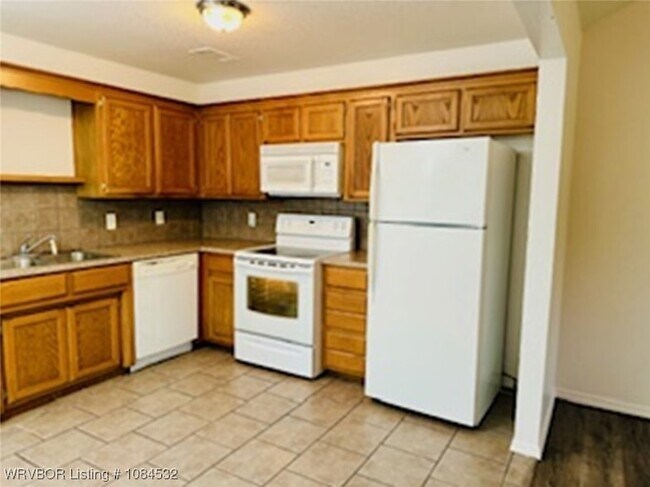 Building Photo - 1813 Green Meadow Dr