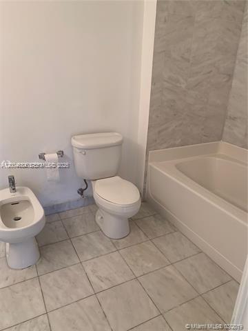 Foto del edificio - 601 NE 36th St