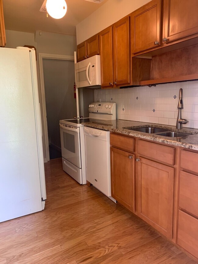 Foto del edificio - 2018 Harwitch Rd