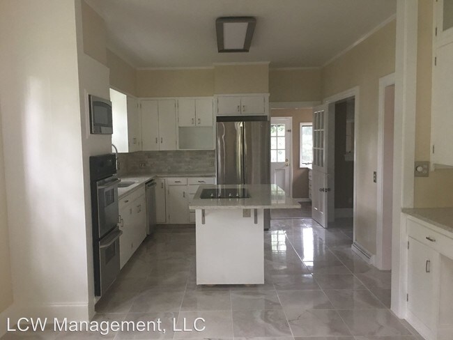Building Photo - 4 br, 2.5 bath House - 2211 Buena Vista Road