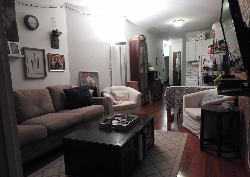 Primary Photo - 314 W 19th St