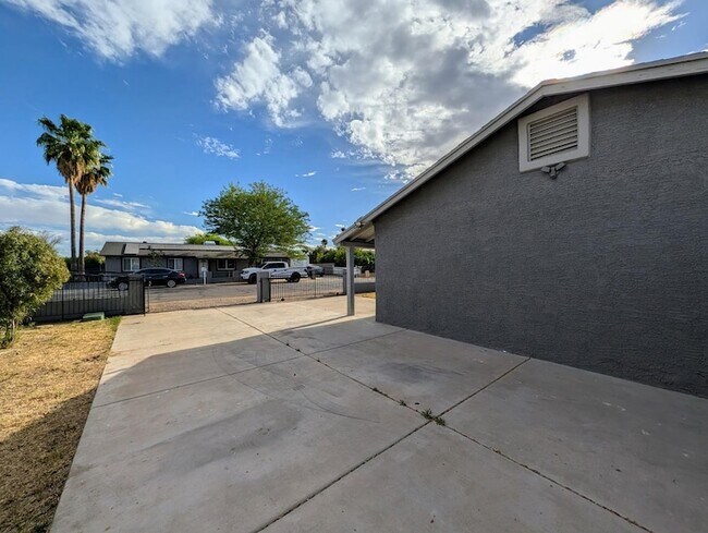 Foto del edificio - 13208 W Tuckey Ln