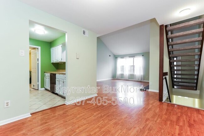 Foto del edificio - 654B Woodford Ln