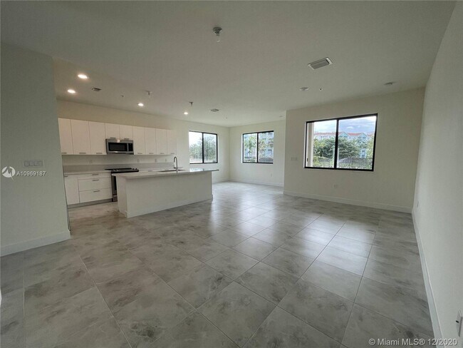 Foto del edificio - 4636 NW 84th Ave