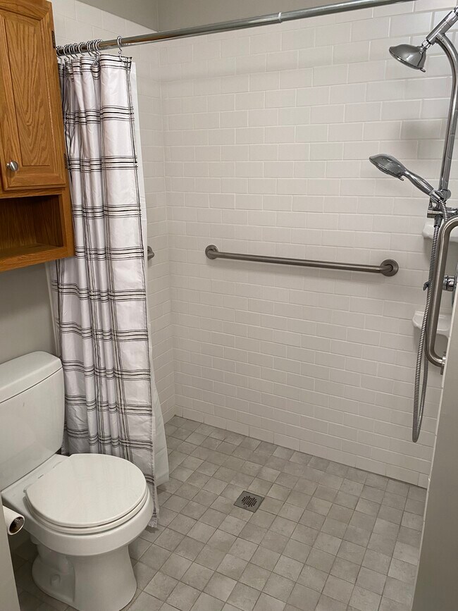 Foto del edificio - 7762 Lake Ridge Dr