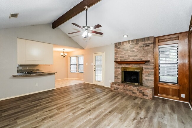 Building Photo - 709 Daniels Dr