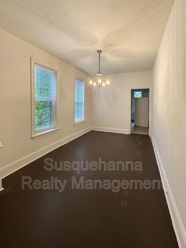 Building Photo - 337 S 15th St