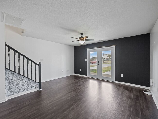Building Photo - 92 A Shoreline Drive