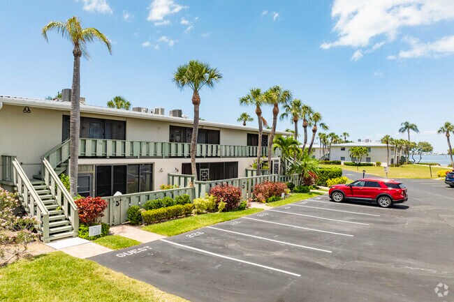 Building Photo - Westbay Cove