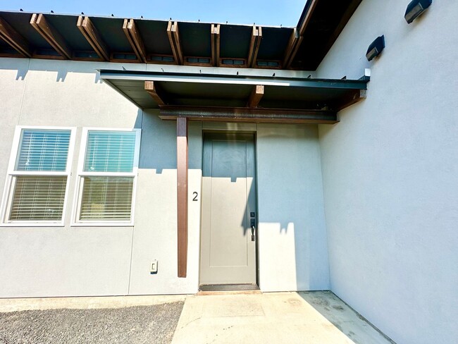 Building Photo - 121 E 26th Ave