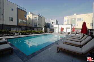 Building Photo - 2753 Waverly Dr