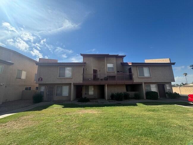 Building Photo - 4828 W Orangewood Ave