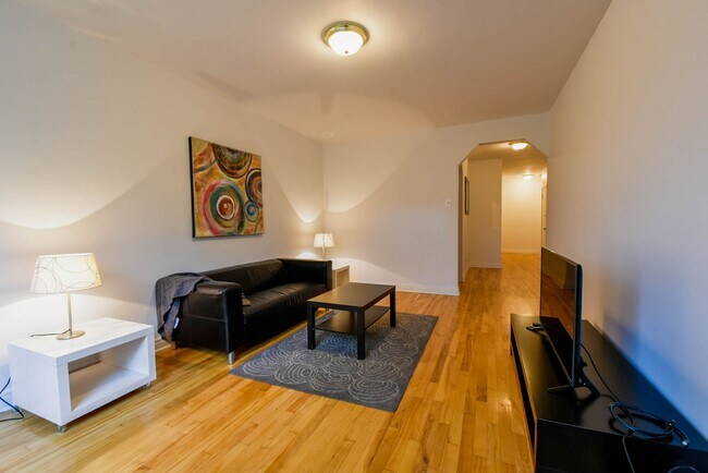 Photo du bâtiment - 4515 Dupuis Ave