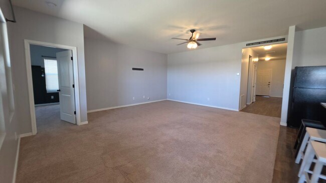 Foto del edificio - 37392 W Capri Ave