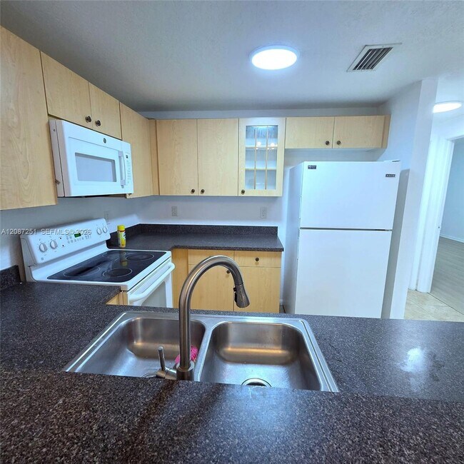 Building Photo - 2901 Riverside Dr