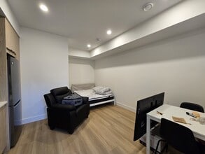 Building Photo - 414 Humbert St