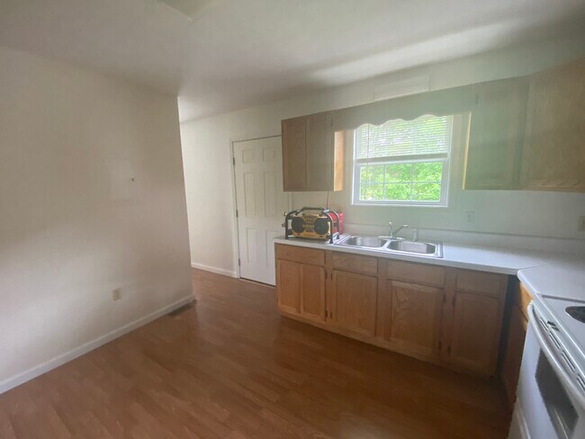 Kitchen - 187 Hayes Rd