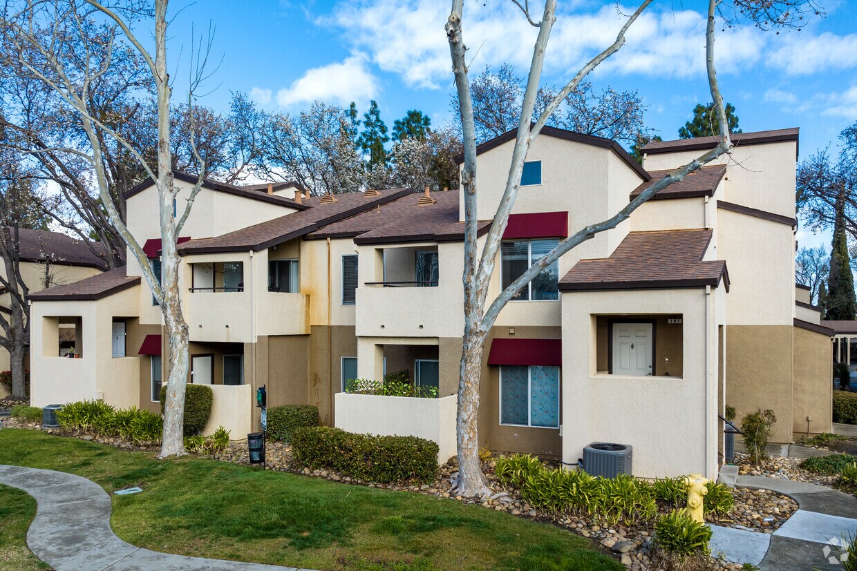 Avery at TownCentre Apartments in Brentwood, CA
