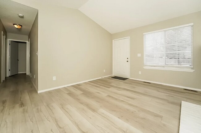 Foto del edificio - 12230 Newport Dr