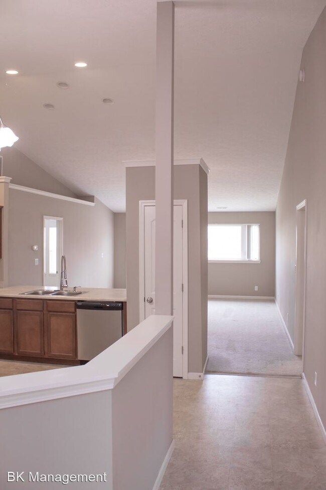 Building Photo - 3 br, 2 bath House - 2081 Cushing Dr