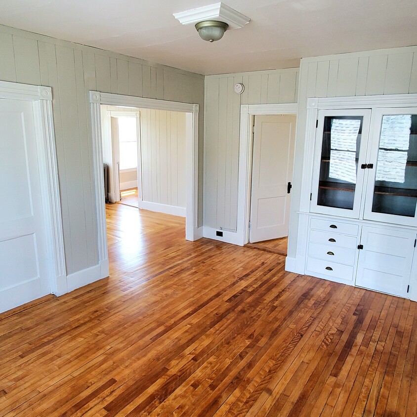 Large dining room - 250 Laurel St